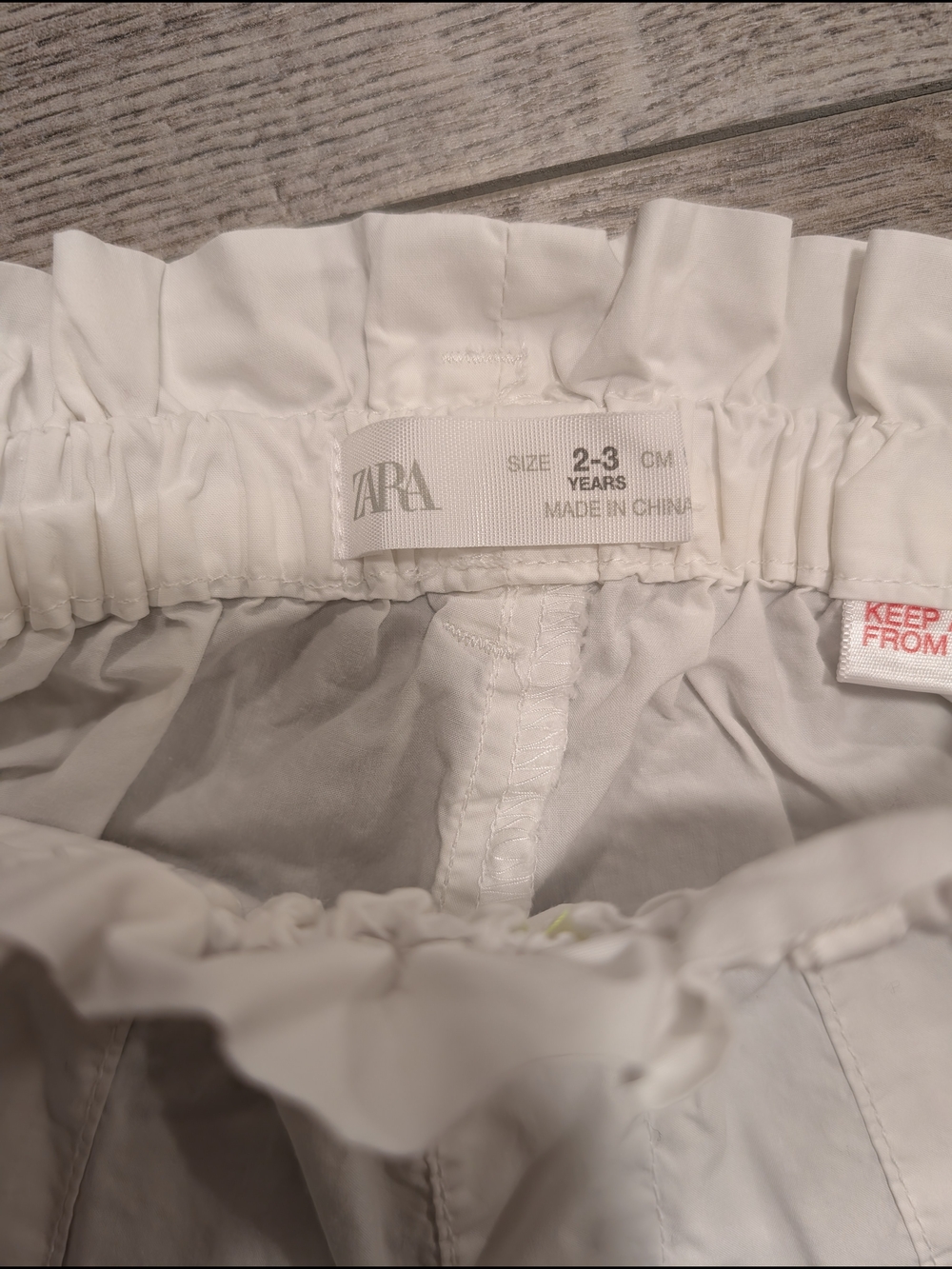 Zara White High-Waist Ruffle Waist Shorts - Picture 3 of 3